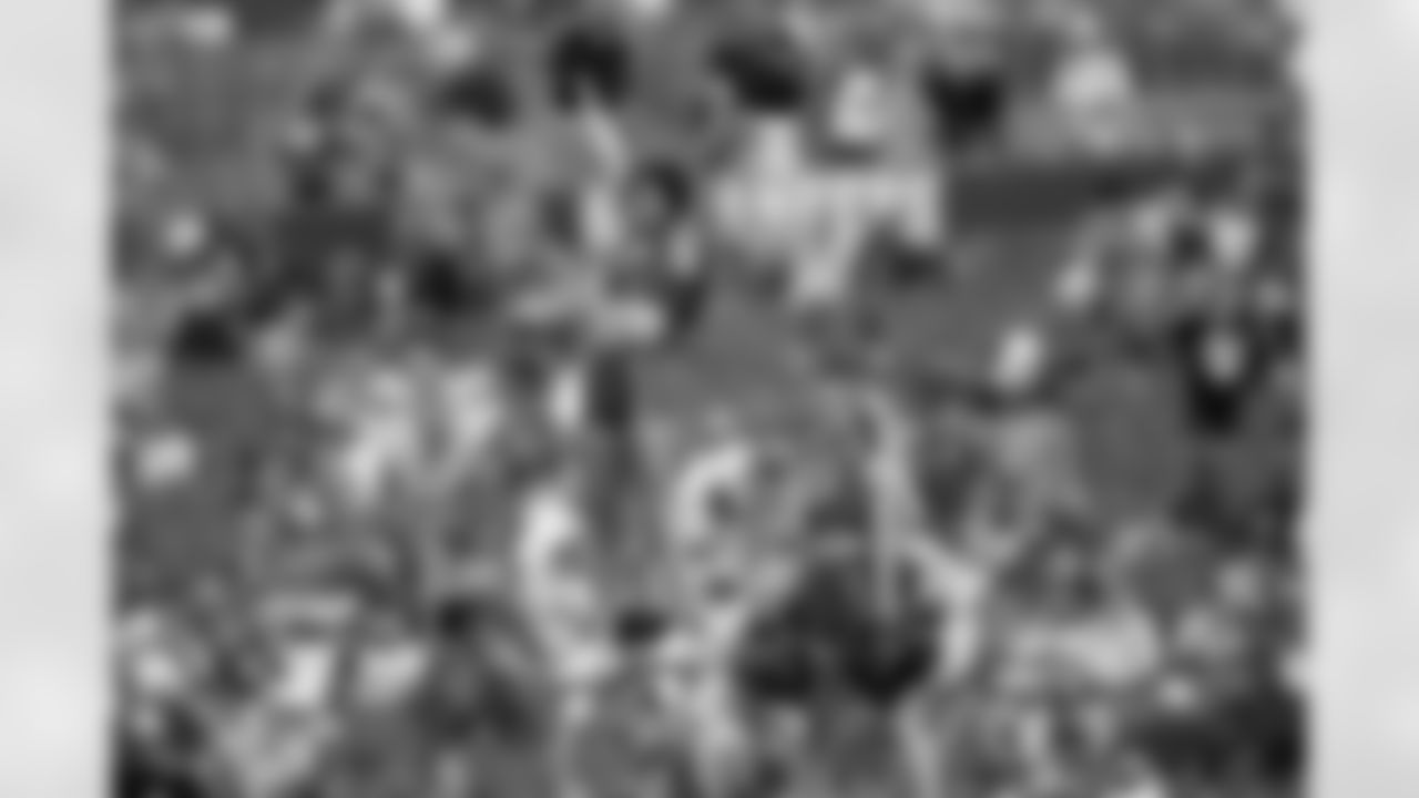 TAMPA, FL - December 07, 2025 - The Tampa Bay Buccaneers and New Orleans Saints during a regular season game at Raymond James Stadium. The Bucs lost the game, 24-20. Photo By Doug DeFelice/Tampa Bay Buccaneers