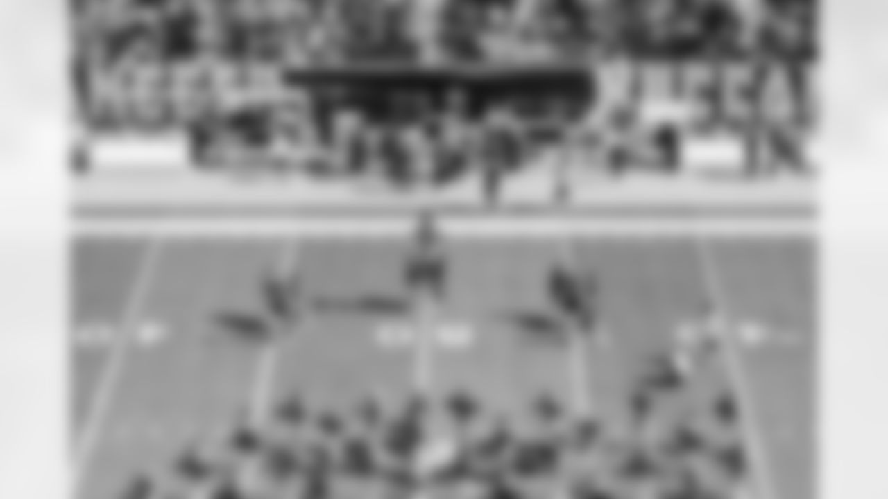 TAMPA, FL - November 30, 2025 - Tampa Bay Buccaneers Cheerleaders during the game between the Arizona Cardinals and Tampa Bay Buccaneers. The Bucs won the game, 20-17. Photo By Mike Carlson/Tampa Bay Buccaneers