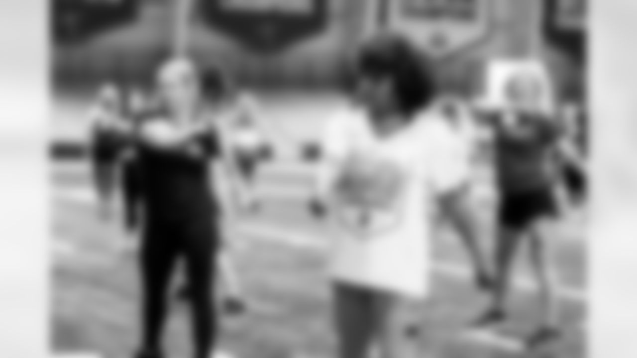 TAMPA, FL - November 19, 2025 - Tampa Bay Buccaneers Cheerleaders and Alumni during Field Rehearsal at AdventHealth Training Center. Photo By Tori Richman/Tampa Bay Buccaneers