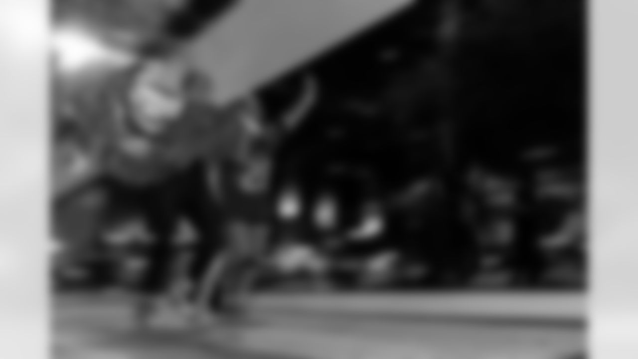 ST. PETERSBURG, FL - November 13, 2025 - Participants during "Bucs Run" Raise The Flags event with Pinellas Run Club at Park & Rec in St. Petersburg. Photo By Doug DeFelice/Tampa Bay Buccaneers