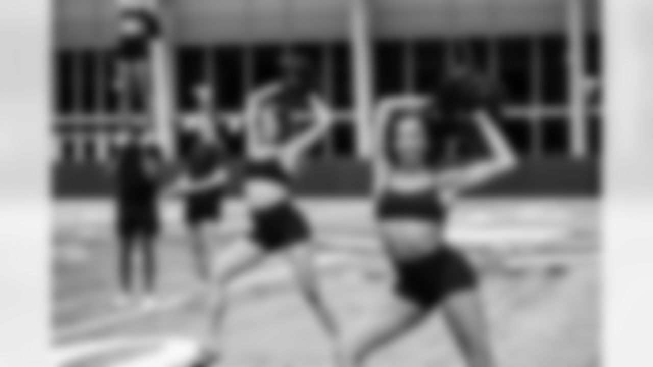 TAMPA, FL - November 20, 2025 - Tampa Bay Buccaneers Cheerleaders during Field Rehearsal at AdventHealth Training Center. Photo By Tori Richman/Tampa Bay Buccaneers