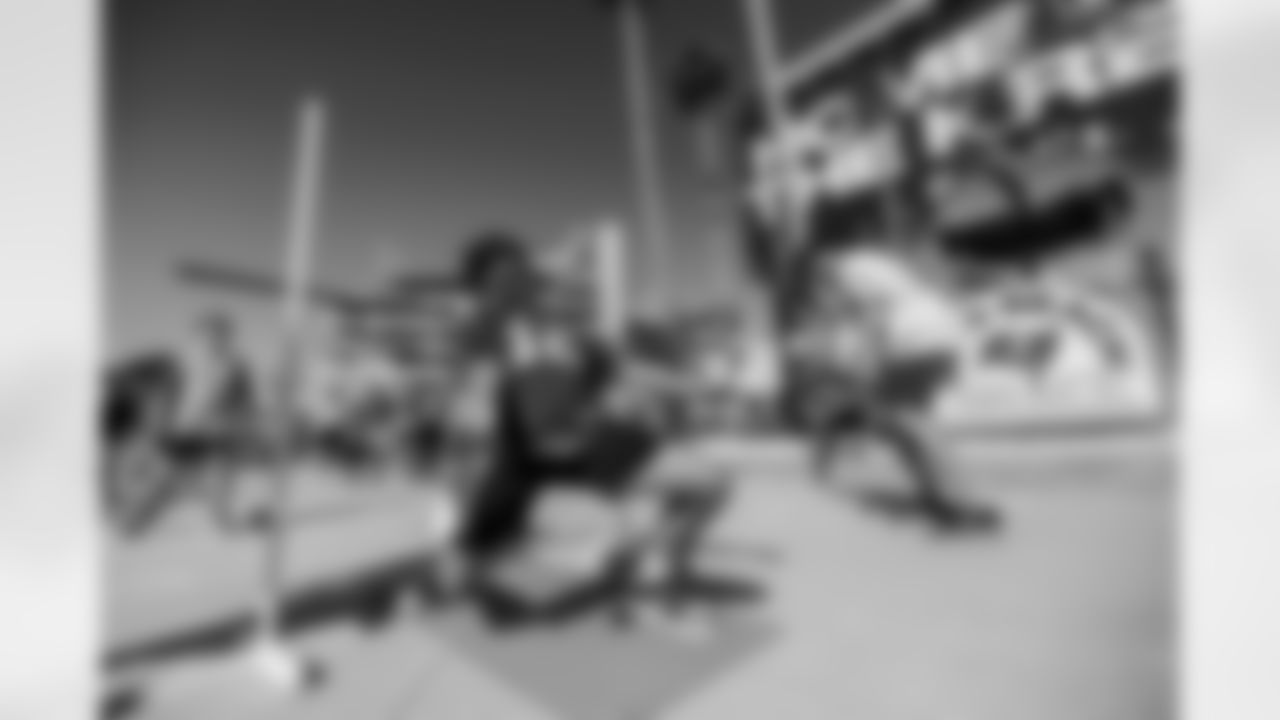 TAMPA, FL - November 30, 2025 - Fans at Bucs Beach before the game between the Arizona Cardinals and Tampa Bay Buccaneers. The Bucs won the game, 20-17. Photo By Dave Pullis/Tampa Bay Buccaneers