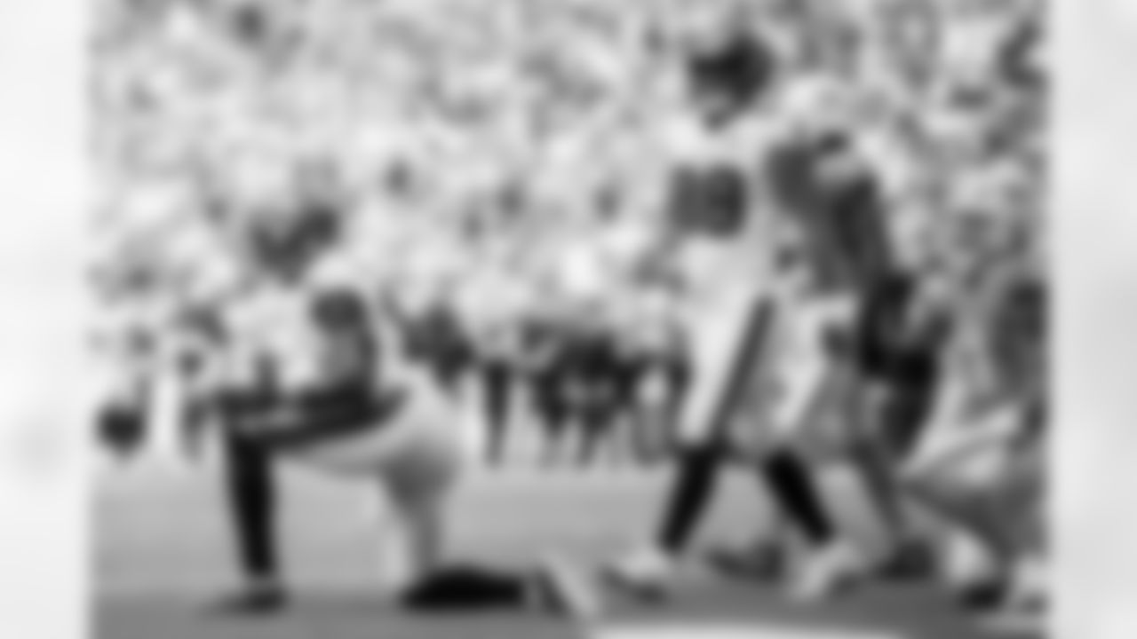 MIAMI GARDENS, FL - December 28, 2025 - Wide Receiver Chris Godwin Jr. #14 of the Tampa Bay Buccaneers catches a touchdown during the game between the Tampa Bay Buccaneers and Miami Dolphins. The Bucs lost the game, 20-17. Photo By Kyle Zedaker/Tampa Bay Buccaneers