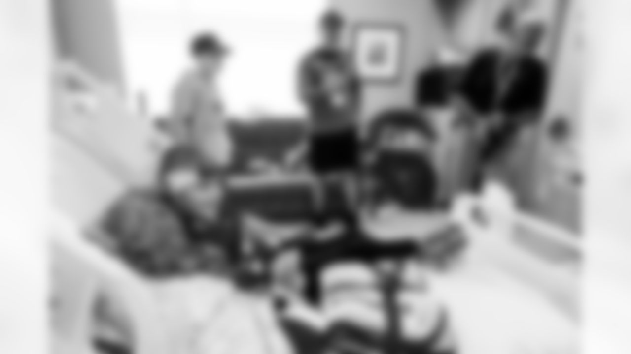 ST. PETERSBURG, FL - December 16, 2025 - Rookie Club visit to Johns Hopkins All Children's Hospital. Photo By Tori Richman/Tampa Bay Buccaneers