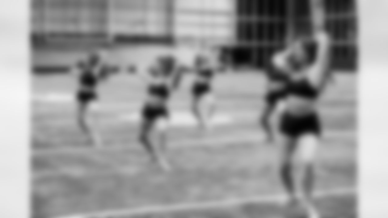 TAMPA, FL - November 20, 2025 - Tampa Bay Buccaneers Cheerleaders during Field Rehearsal at AdventHealth Training Center. Photo By Tori Richman/Tampa Bay Buccaneers