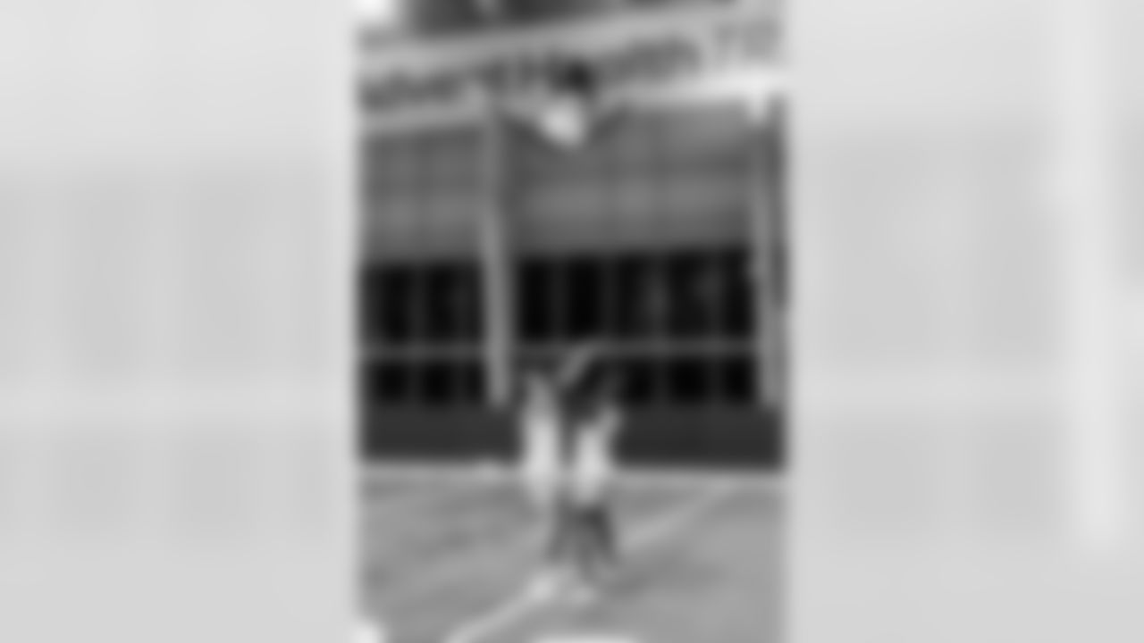 TAMPA, FL - December 09, 2025 - Tampa Bay Buccaneers Cheerleaders during Field Rehearsal at AdventHealth Training Center. Photo By Tori Richman/Tampa Bay Buccaneers