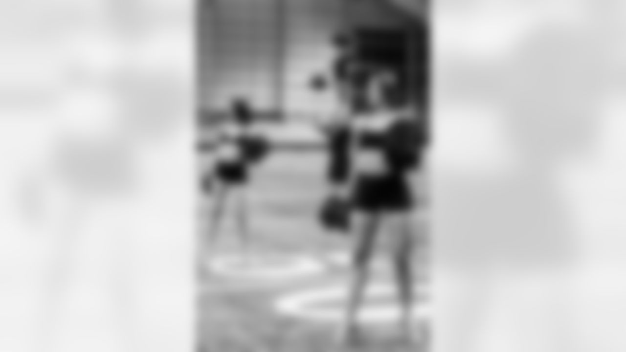 TAMPA, FL - November 20, 2025 - Tampa Bay Buccaneers Cheerleaders during Field Rehearsal at AdventHealth Training Center. Photo By Tori Richman/Tampa Bay Buccaneers