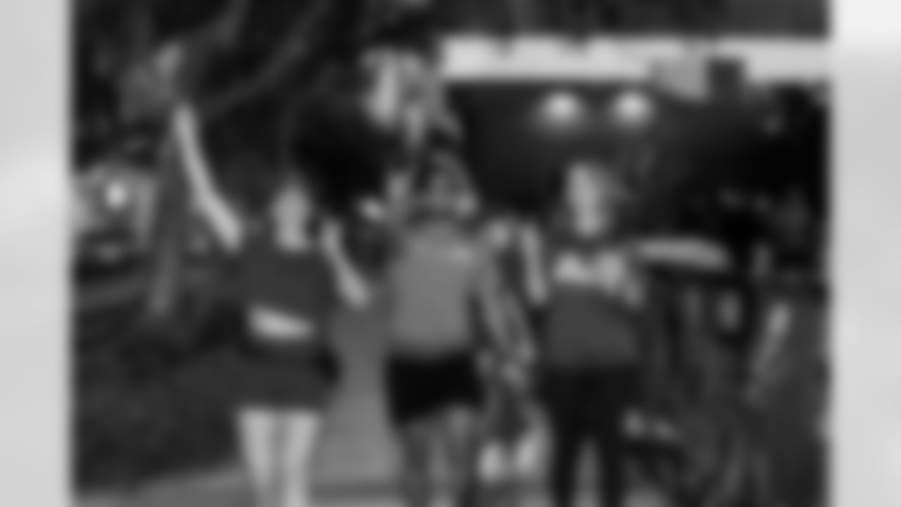 ST. PETERSBURG, FL - November 13, 2025 - "Bucs Run" Raise The Flags event with Pinellas Run Club at Park & Rec in St. Petersburg. Photo By Doug DeFelice/Tampa Bay Buccaneers