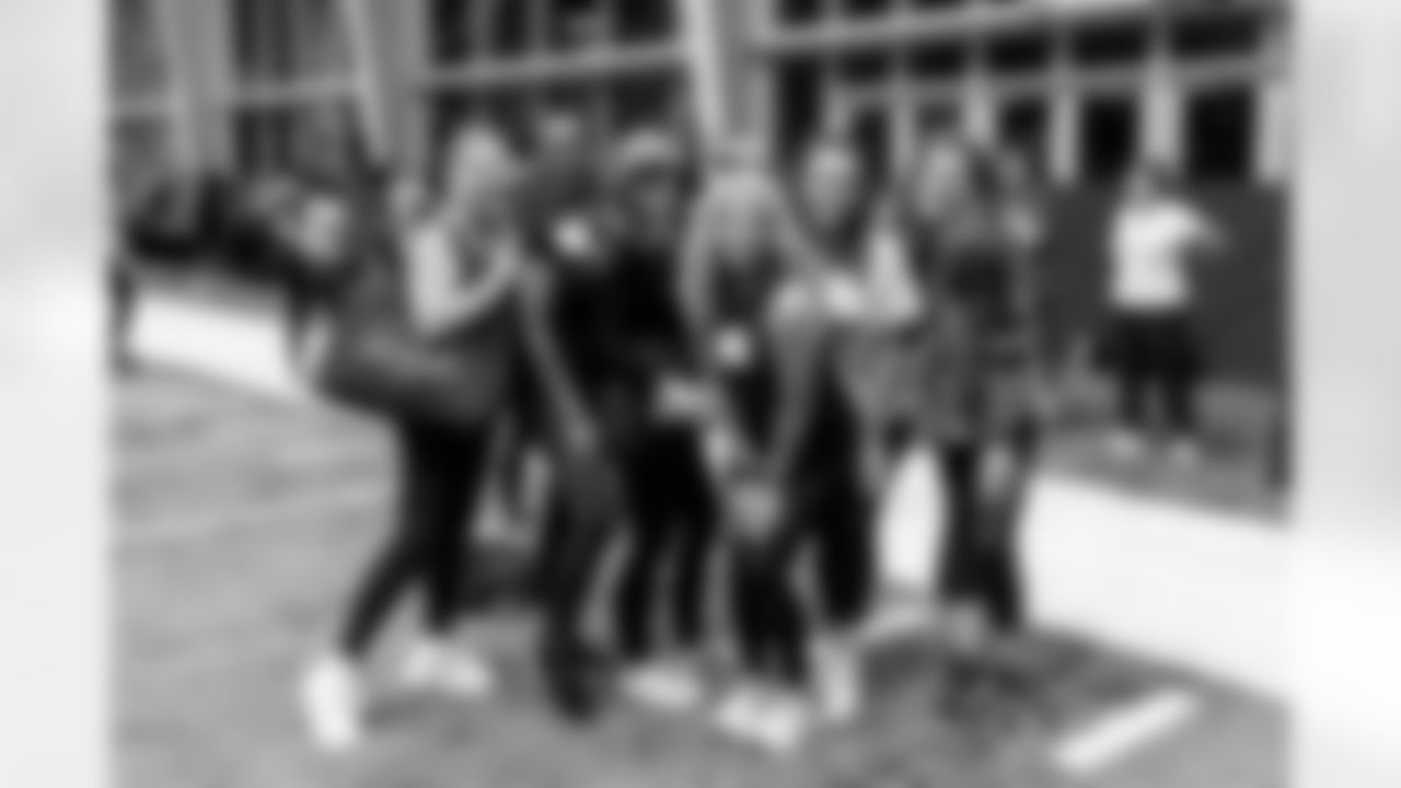 TAMPA, FL - November 19, 2025 - Tampa Bay Buccaneers Cheerleaders and Alumni during Field Rehearsal at AdventHealth Training Center. Photo By Tori Richman/Tampa Bay Buccaneers