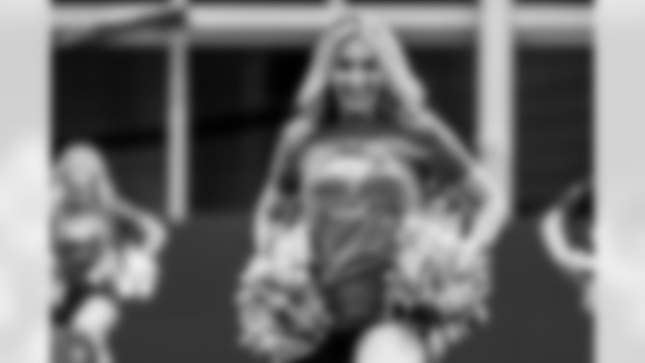 TAMPA, FL - November 06, 2025 - Tampa Bay Buccaneers Cheerleaders during Field Rehearsal at AdventHealth Training Center. Photo By Tori Richman/Tampa Bay Buccaneers