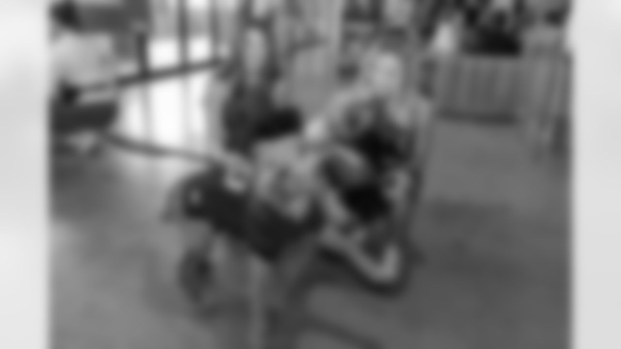 TAMPA, FL - December 06, 2025 - Tampa Bay Buccaneers Cheerleaders during the She is Football Bayshore Walk: Raise The Flags event with Bayshore Breakfast Club and Tampa Girls Social & Wellness at Hyde House Public Studio. Photo By Mike Carlson/Tampa Bay Buccaneers