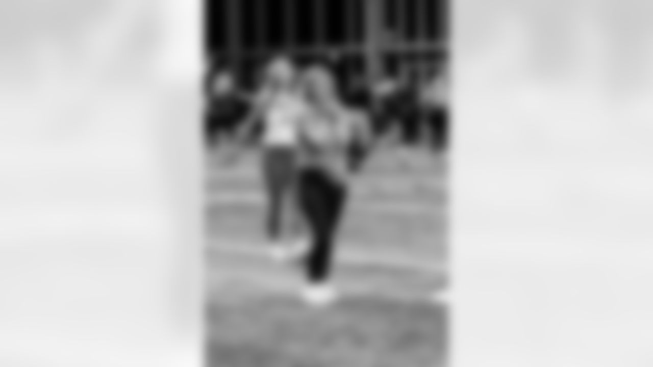 TAMPA, FL - November 19, 2025 - Tampa Bay Buccaneers Cheerleaders and Alumni during Field Rehearsal at AdventHealth Training Center. Photo By Tori Richman/Tampa Bay Buccaneers