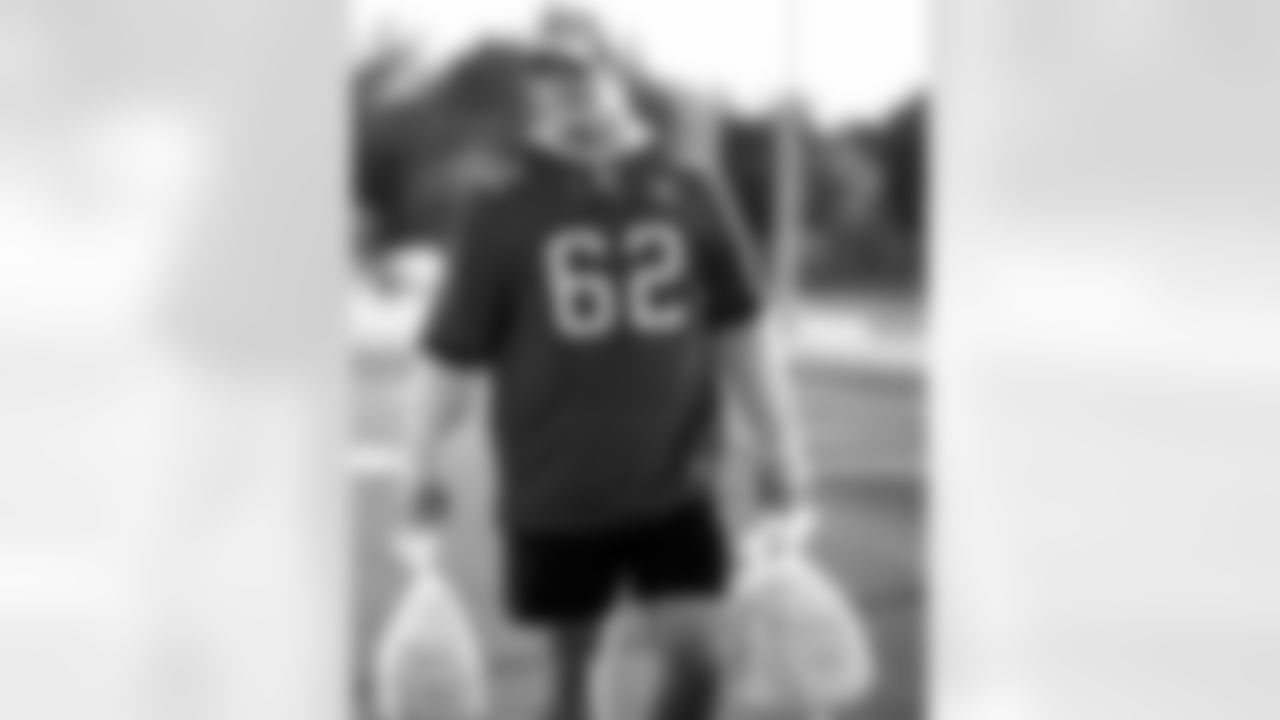 TAMPA, FL - November 25, 2025 - Center Graham Barton #62 of the Tampa Bay Buccaneers during Turkey Time with the O-Line. Photo By Kyle Zedaker/Tampa Bay Buccaneers