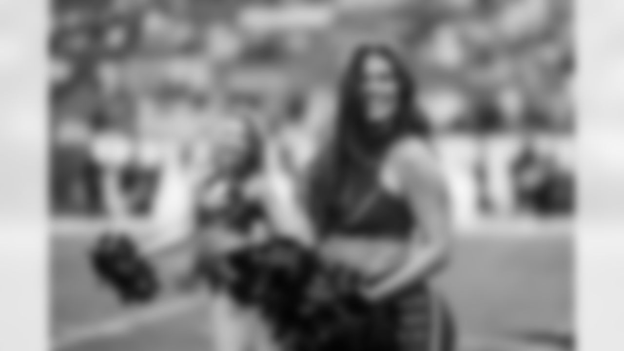 TAMPA, FL - January 03, 2026 - The Carolina Panthers and Tampa Bay Buccaneers play a regular season game at Raymond James Stadium. The Bucs won the game, 16-14. Photo By Tori Richman/Tampa Bay Buccaneers