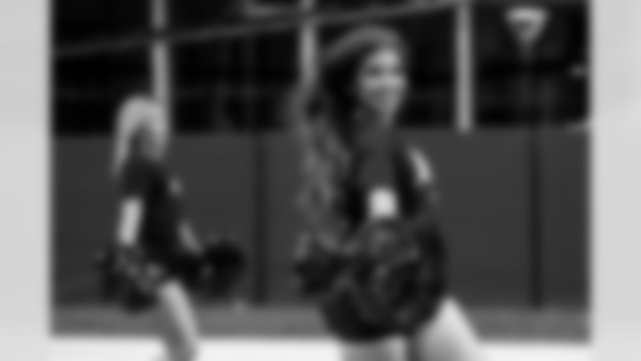 TAMPA, FL - December 04, 2025 - Tampa Bay Buccaneers Cheerleaders field rehearsal at AdventHealth Training Center. Photo By Tori Richman/Tampa Bay Buccaneers