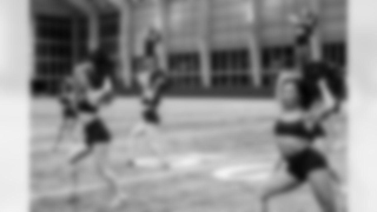 TAMPA, FL - November 20, 2025 - Tampa Bay Buccaneers Cheerleaders during Field Rehearsal at AdventHealth Training Center. Photo By Tori Richman/Tampa Bay Buccaneers