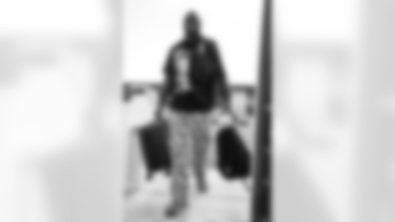 TAMPA, FL - December 27, 2025 - Linebacker Deion Jones #45 of the Tampa Bay Buccaneers departs Tampa for a Week 17 game against the Miami Dolphins. Photo By Tori Richman/Tampa Bay Buccaneers