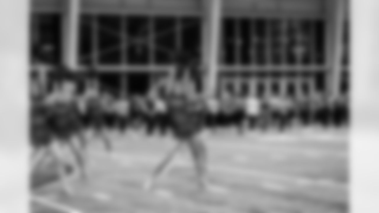 TAMPA, FL - November 19, 2025 - Tampa Bay Buccaneers Cheerleaders and Alumni during Field Rehearsal at AdventHealth Training Center. Photo By Tori Richman/Tampa Bay Buccaneers