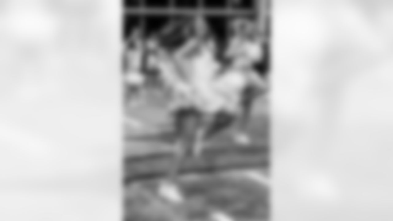 TAMPA, FL - December 09, 2025 - Tampa Bay Buccaneers Cheerleaders during Field Rehearsal at AdventHealth Training Center. Photo By Tori Richman/Tampa Bay Buccaneers