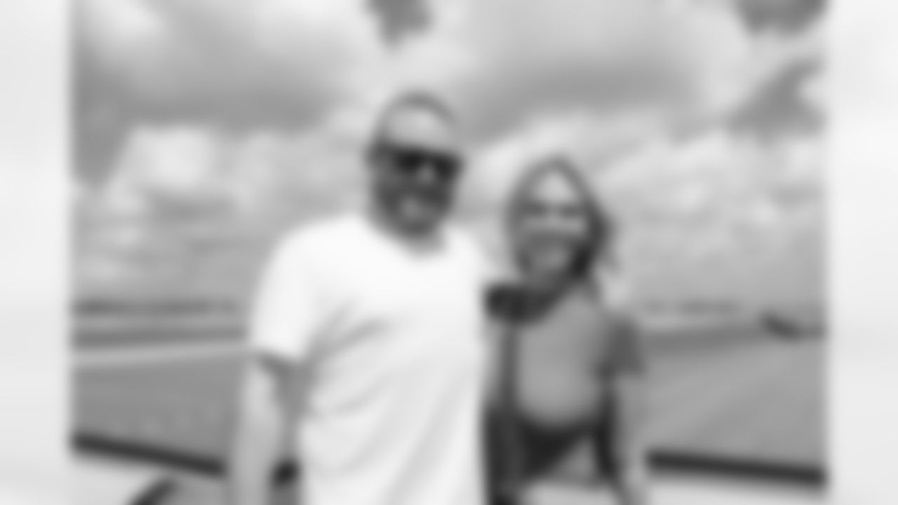 ATLANTA, GA - September 06, 2025 - Luxury Suite Excursion departs for the game between the Tampa Bay Buccaneers and Atlanta Falcons. The Bucs won the game, 23-20. Photo By Doug DeFelice/Tampa Bay Buccaneers