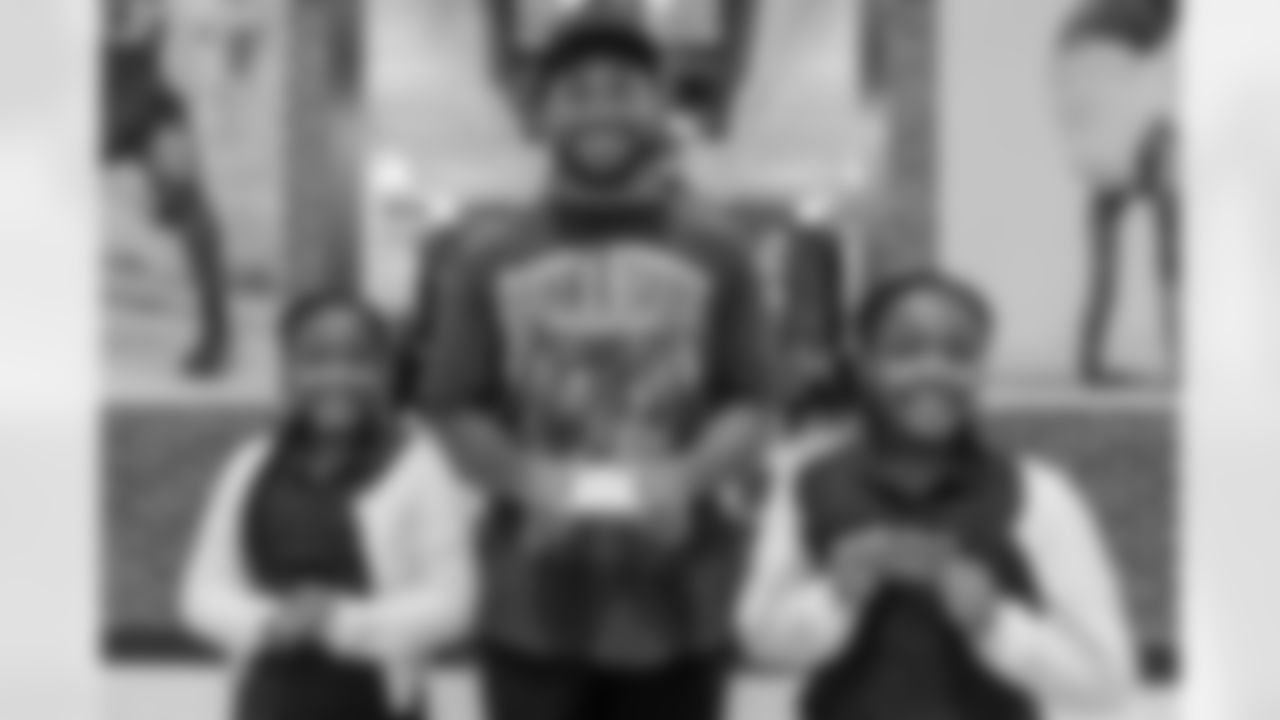 TAMPA, FL - December 16, 2025 - Antoine Winfield Jr. Holiday Shopping Spree at Dick's House of Sport International Plaza. Photo By Mike Carlson/Tampa Bay Buccaneers