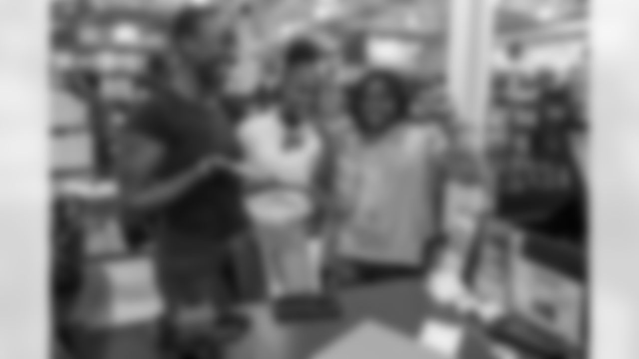 TAMPA, FL - December 16, 2025 - Antoine Winfield Jr. Holiday Shopping Spree at Dick's House of Sport International Plaza. Photo By Mike Carlson/Tampa Bay Buccaneers