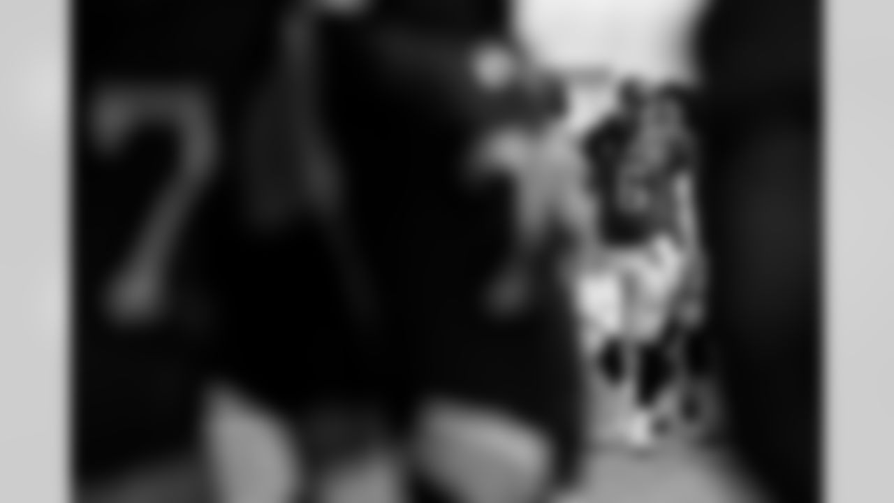 INGLEWOOD, CA - November 23, 2025 - Quarterback Baker Mayfield #6 of the Tampa Bay Buccaneers before the game between the Tampa Bay Buccaneers and Los Angeles Rams. The Bucs lost the game, 34-7. Photo By Kyle Zedaker/Tampa Bay Buccaneers