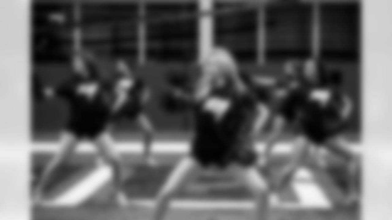 TAMPA, FL - December 04, 2025 - Tampa Bay Buccaneers Cheerleaders field rehearsal at AdventHealth Training Center. Photo By Tori Richman/Tampa Bay Buccaneers