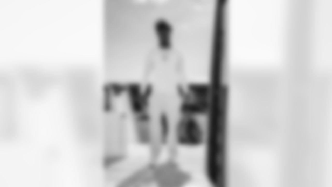 TAMPA, FL - December 27, 2025 - Running Back Rachaad White #1 of the Tampa Bay Buccaneers departs Tampa for a Week 17 game against the Miami Dolphins. Photo By Tori Richman/Tampa Bay Buccaneers