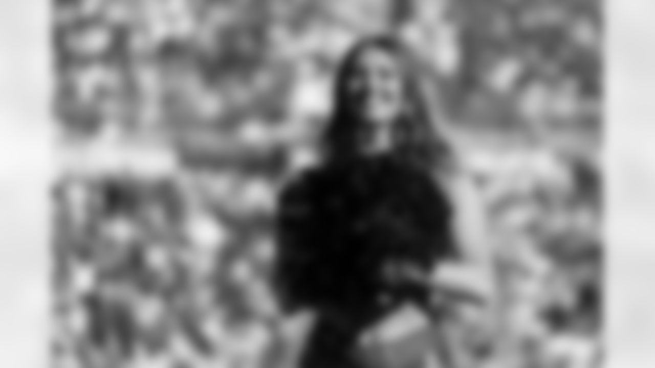 TAMPA, FL - November 30, 2025 - Tampa Bay Buccaneers Cheerleaders during the game between the Arizona Cardinals and Tampa Bay Buccaneers. The Bucs won the game, 20-17. Photo By Doug DeFelice/Tampa Bay Buccaneers