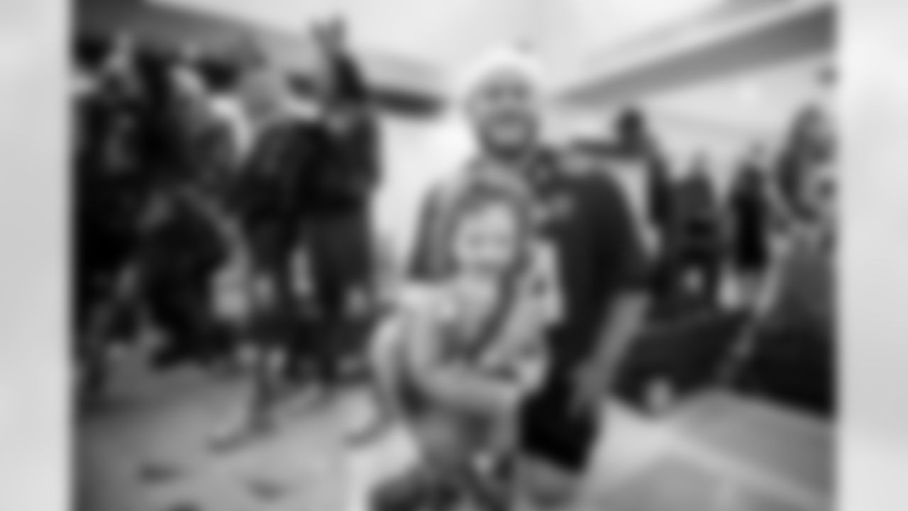 ST. PETERSBURG, FL - December 16, 2025 - Rookie Club visit to Johns Hopkins All Children's Hospital. Photo By Tori Richman/Tampa Bay Buccaneers