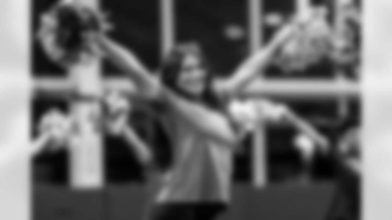 TAMPA, FL - November 06, 2025 - Tampa Bay Buccaneers Cheerleaders during Field Rehearsal at AdventHealth Training Center. Photo By Tori Richman/Tampa Bay Buccaneers