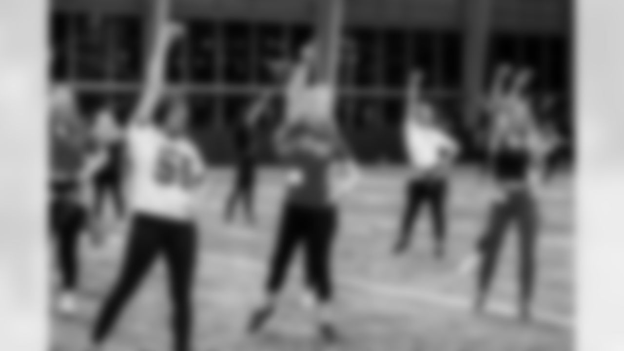 TAMPA, FL - November 19, 2025 - Tampa Bay Buccaneers Cheerleaders and Alumni during Field Rehearsal at AdventHealth Training Center. Photo By Tori Richman/Tampa Bay Buccaneers