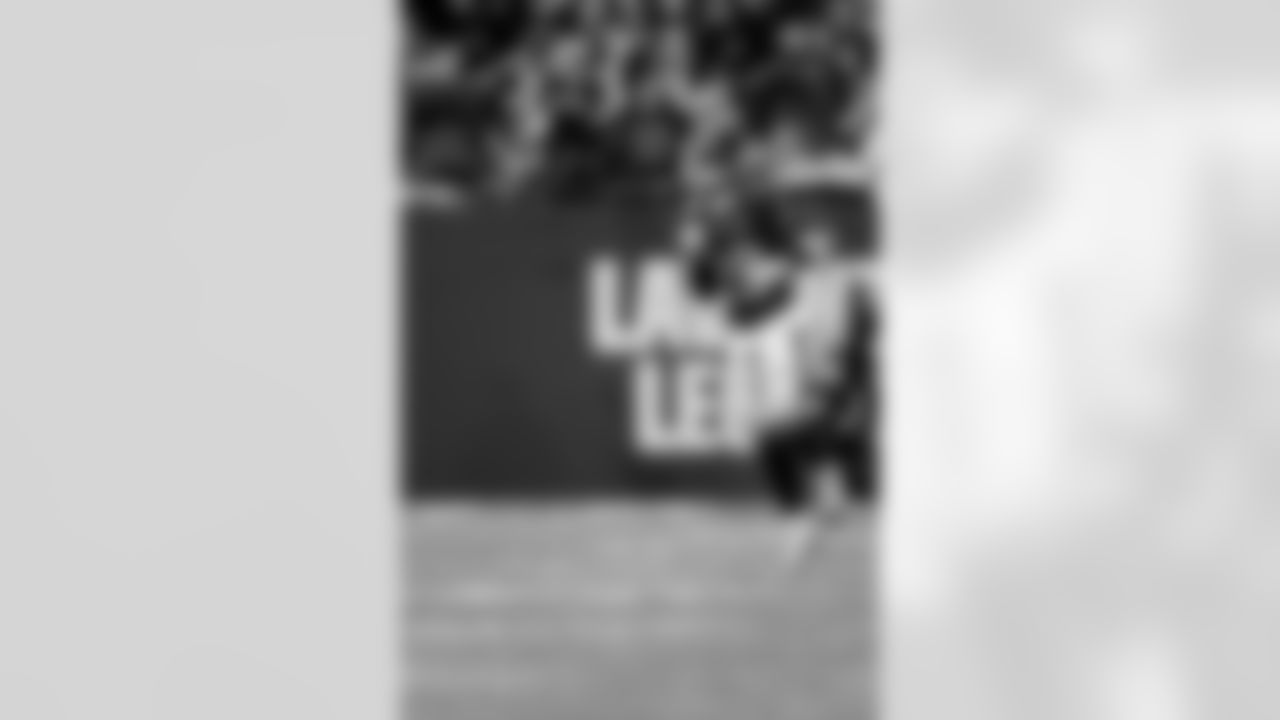 TAMPA, FL - January 03, 2026 - The Carolina Panthers and Tampa Bay Buccaneers play a regular season game at Raymond James Stadium. The Bucs won the game, 16-14. Photo By Tori Richman/Tampa Bay Buccaneers