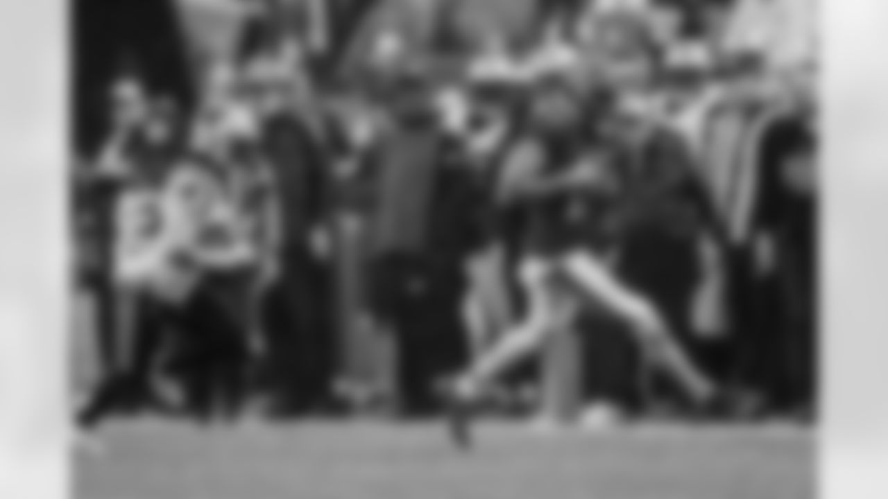 TAMPA, FL - January 03, 2026 - The Carolina Panthers and Tampa Bay Buccaneers play a regular season game at Raymond James Stadium. The Bucs won the game, 16-14. Photo By Tori Richman/Tampa Bay Buccaneers