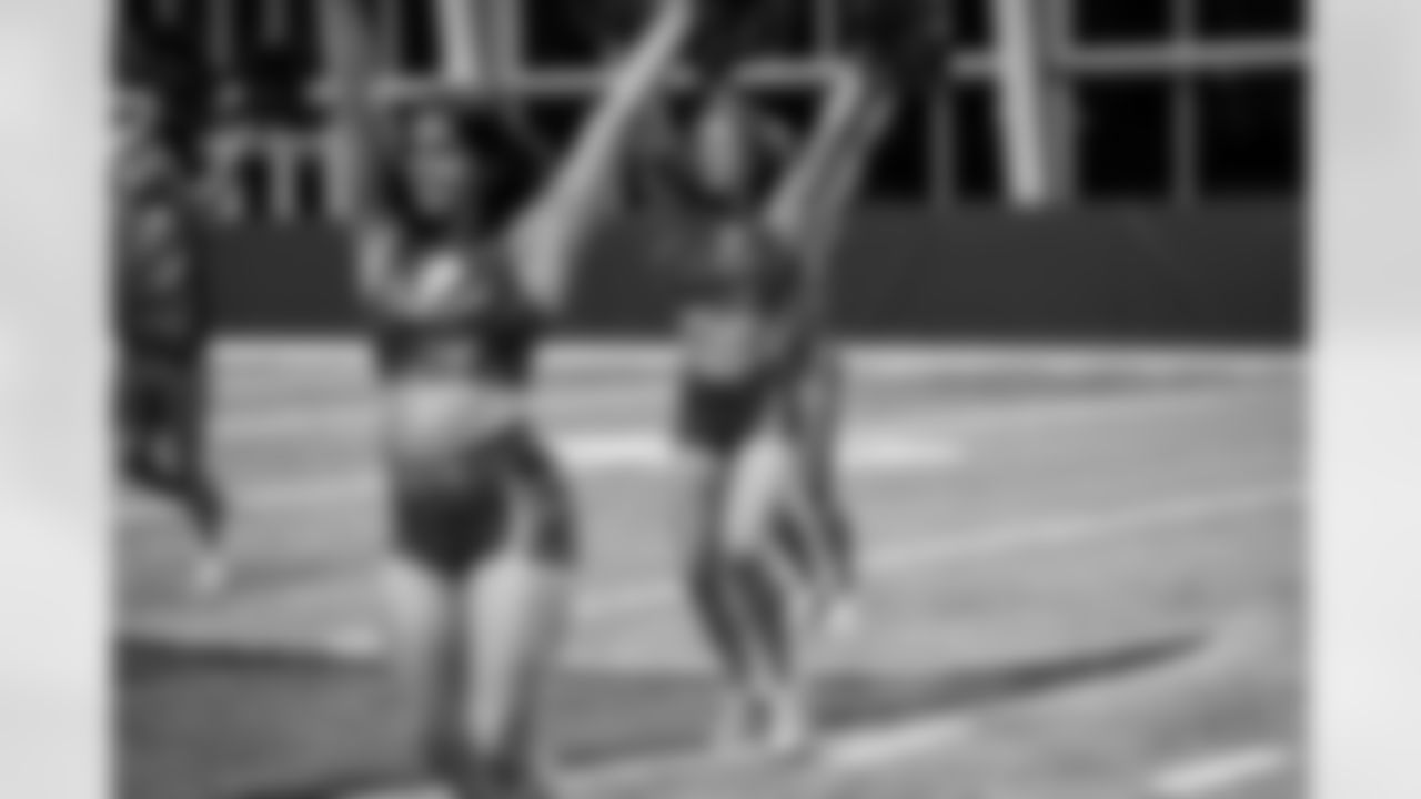 TAMPA, FL - January 02, 2026 - Tampa Bay Buccaneers Cheerleaders field rehearsal at AdventHealth Training Center. Photo By Tori Richman/Tampa Bay Buccaneers