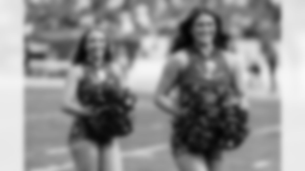 TAMPA, FL - December 07, 2025 - The Tampa Bay Buccaneers and New Orleans Saints during a regular season game at Raymond James Stadium. The Bucs lost the game, 24-20. Photo By Kyle Zedaker/Tampa Bay Buccaneers