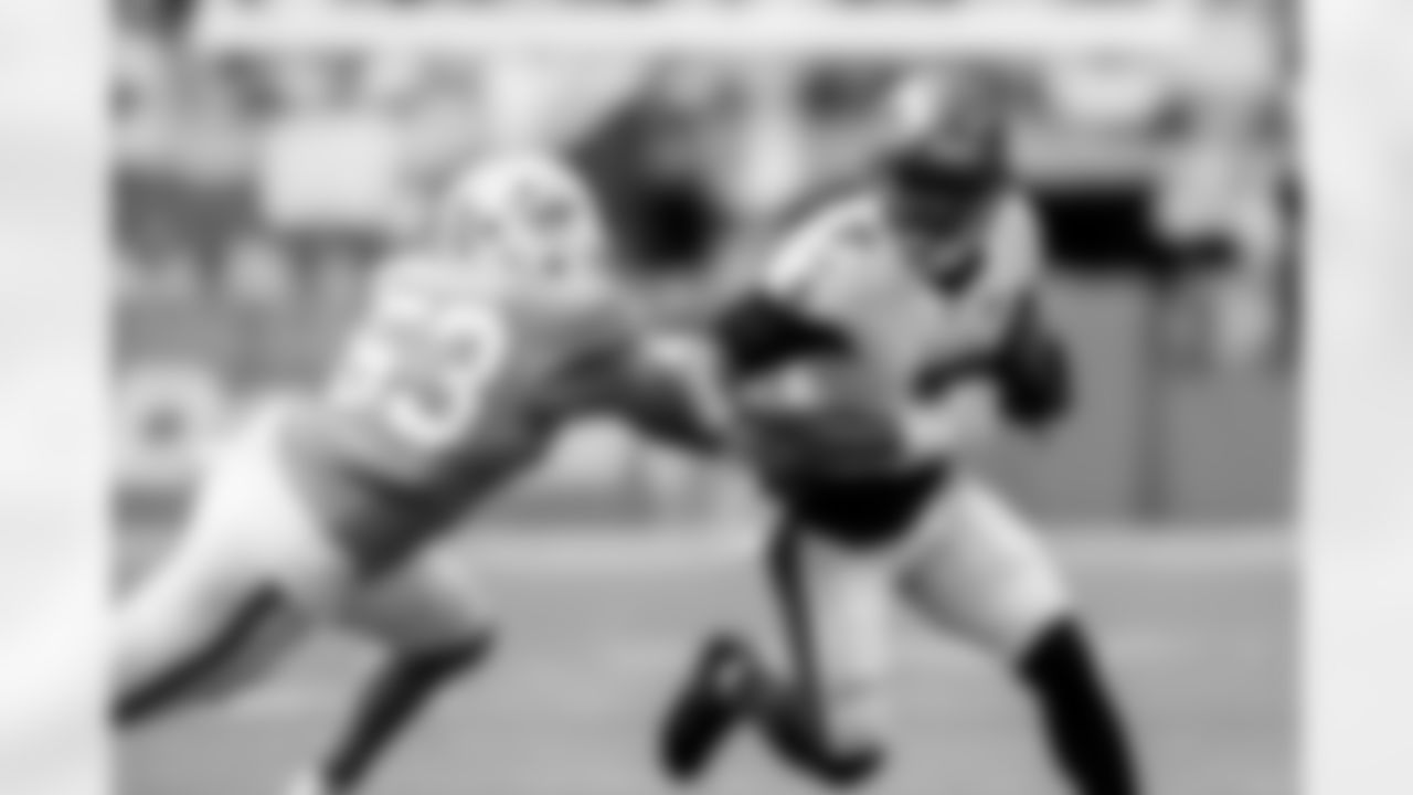 MIAMI GARDENS, FL - December 28, 2025 - Running Back Bucky Irving #7 of the Tampa Bay Buccaneers during the game between the Tampa Bay Buccaneers and Miami Dolphins. The Bucs lost the game, 20-17. Photo By Tori Richman/Tampa Bay Buccaneers