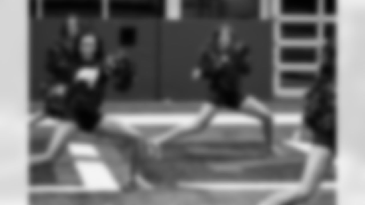 TAMPA, FL - December 04, 2025 - Tampa Bay Buccaneers Cheerleaders field rehearsal at AdventHealth Training Center. Photo By Tori Richman/Tampa Bay Buccaneers