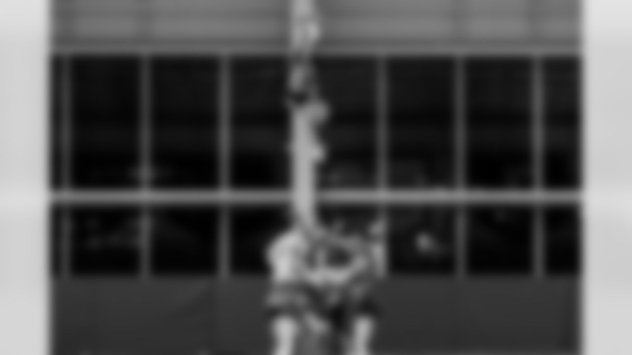 TAMPA, FL - November 06, 2025 - Tampa Bay Buccaneers Cheerleaders during Field Rehearsal at AdventHealth Training Center. Photo By Tori Richman/Tampa Bay Buccaneers