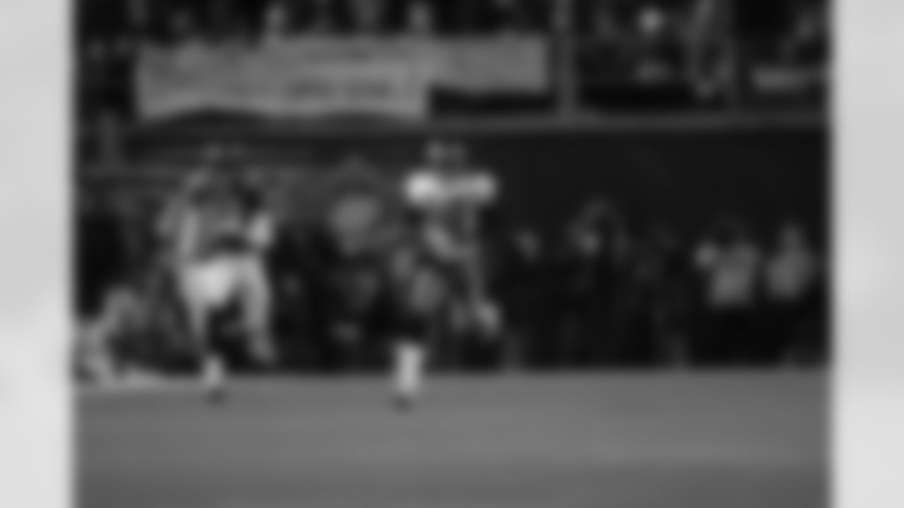 PHILADELPHIA, PA - JANUARY 19: Cornerback Ronde Barber #20 of the Tampa Bay Buccaneers returns an interception 92 yards for a touchdown against the Philadelphia Eagles during the NFC Championship Game at Veterans Stadium on January 19, 2003 in Philadelphia, Pennsylvania. The Buccaneers won 27-10. (Rod Millington/Tampa Bay Buccaneers)