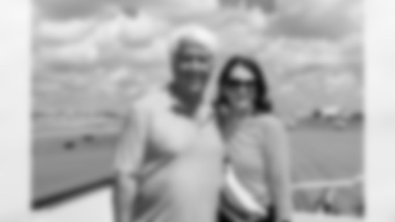 ATLANTA, GA - September 06, 2025 - Luxury Suite Excursion departs for the game between the Tampa Bay Buccaneers and Atlanta Falcons. The Bucs won the game, 23-20. Photo By Doug DeFelice/Tampa Bay Buccaneers