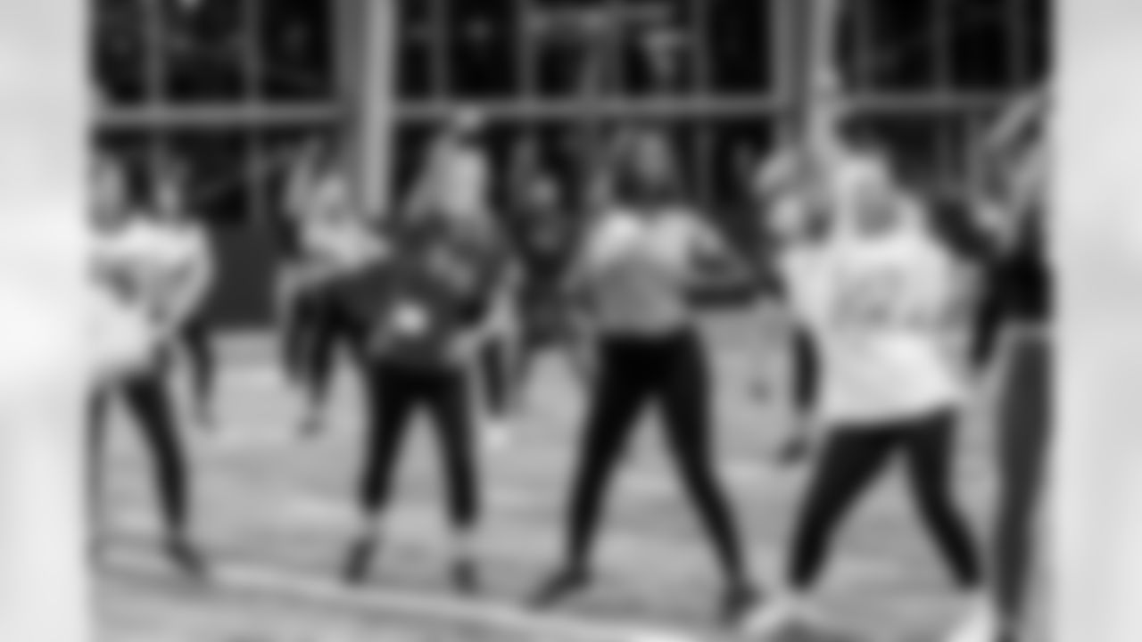 TAMPA, FL - November 19, 2025 - Tampa Bay Buccaneers Cheerleaders and Alumni during Field Rehearsal at AdventHealth Training Center. Photo By Tori Richman/Tampa Bay Buccaneers