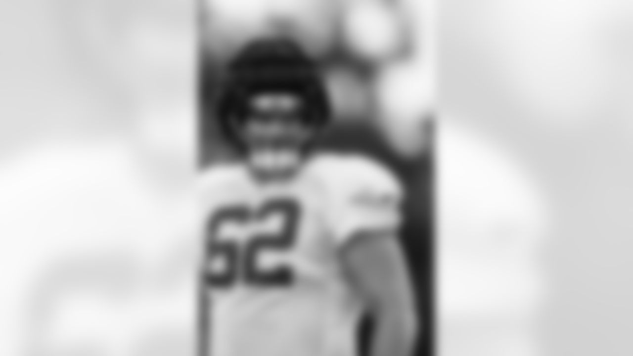 TAMPA, FL - September 25, 2025 - Center Graham Barton #62 of the Tampa Bay Buccaneers during practice at AdventHealth Training Center. Photo By Kyle Zedaker/Tampa Bay Buccaneers