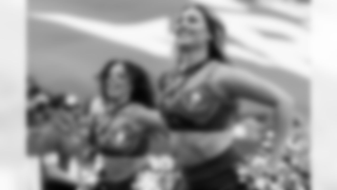 TAMPA, FL - November 09, 2025 - Tampa Bay Buccaneers Cheerleaders during the game between the New England Patriots and Tampa Bay Buccaneers. The Bucs lost the game, 28-23. Photo By Doug DeFelice/Tampa Bay Buccaneers