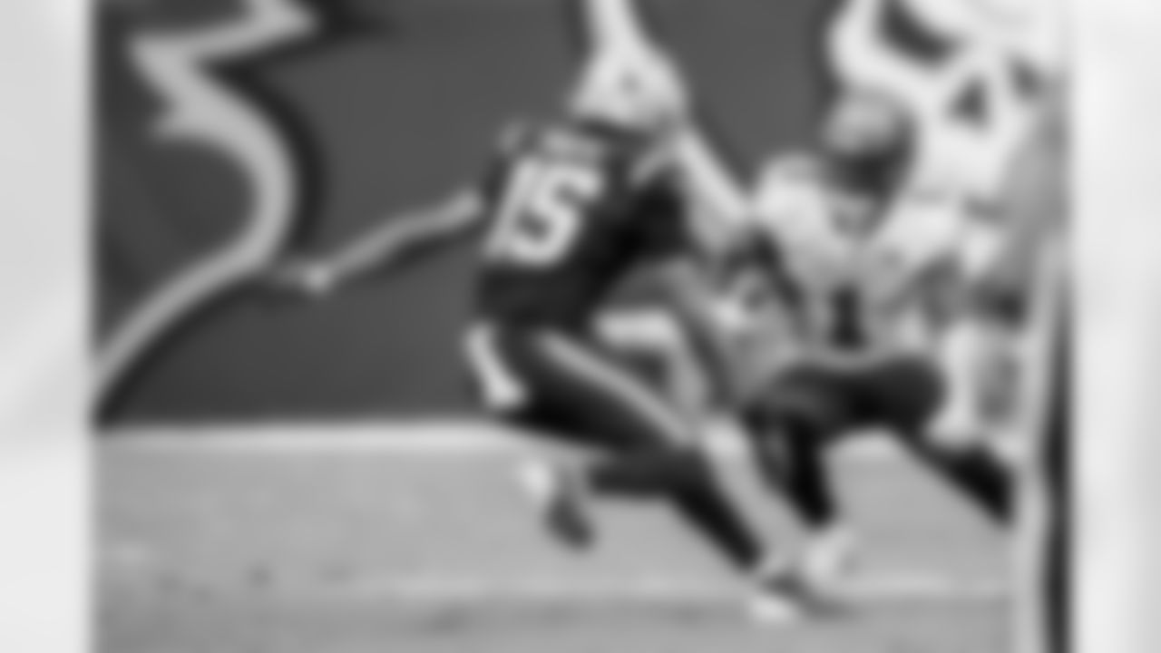 TAMPA, FL - November 09, 2025 - Running Back Rachaad White #1 of the Tampa Bay Buccaneers during the game between the New England Patriots and Tampa Bay Buccaneers. The Bucs lost the game, 28-23. Photo By Tori Richman/Tampa Bay Buccaneers