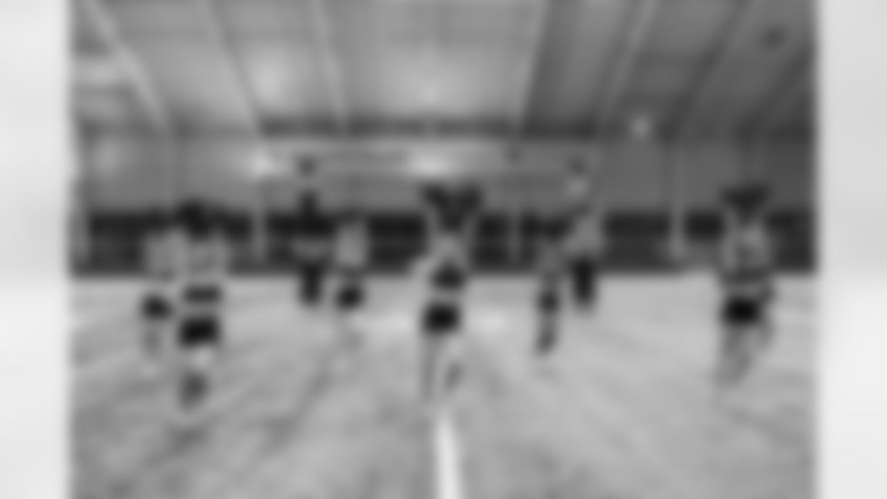 TAMPA, FL - November 20, 2025 - Tampa Bay Buccaneers Cheerleaders during Field Rehearsal at AdventHealth Training Center. Photo By Tori Richman/Tampa Bay Buccaneers