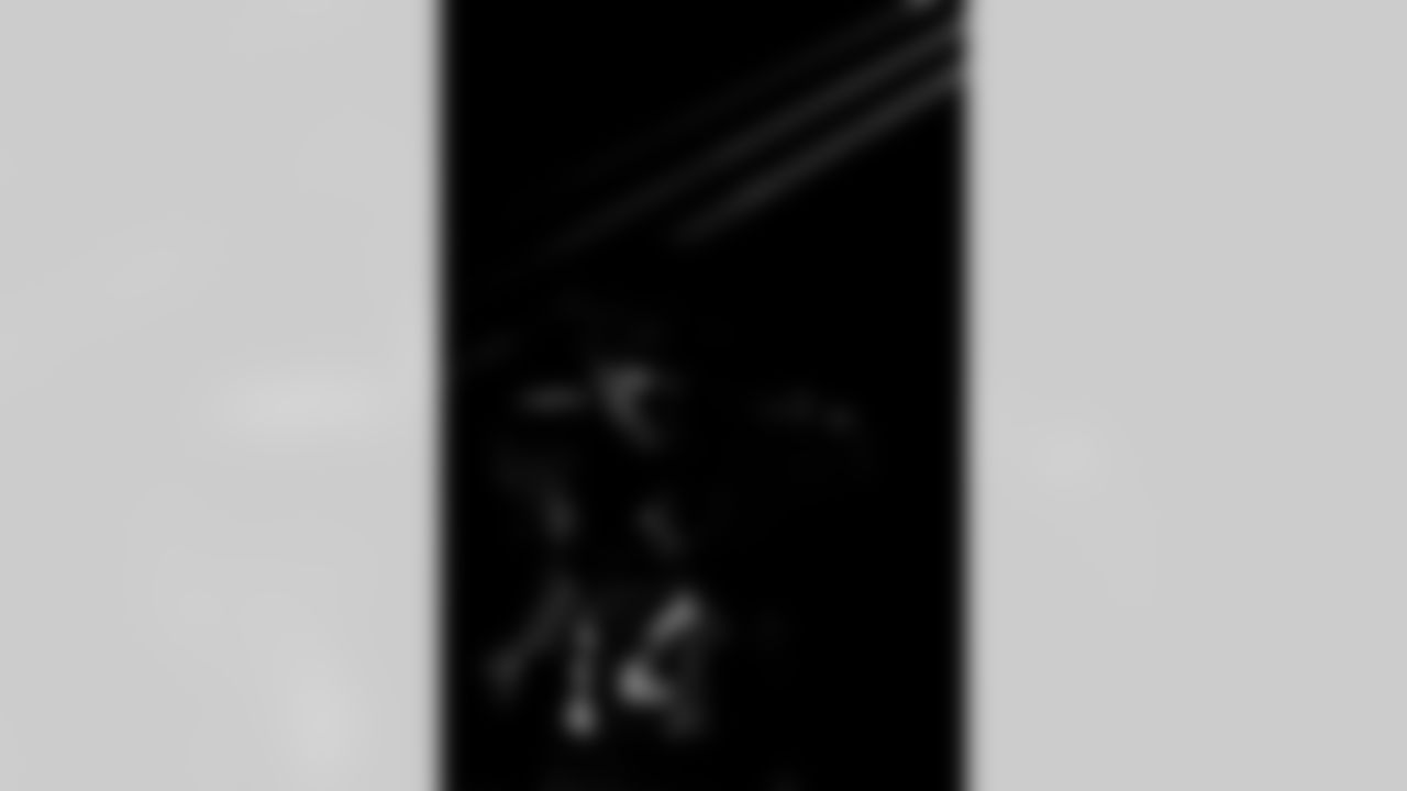 TAMPA, FL - November 30, 2025 - Wide Receiver Chris Godwin #14 of the Tampa Bay Buccaneers before the game between the Arizona Cardinals and Tampa Bay Buccaneers. The Bucs won the game, 20-17. Photo By Tori Richman/Tampa Bay Buccaneers