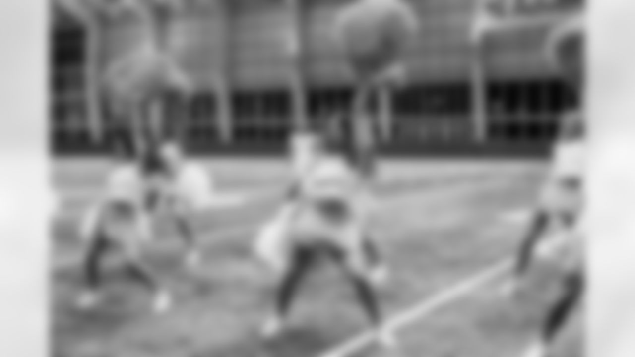 TAMPA, FL - December 09, 2025 - Tampa Bay Buccaneers Cheerleaders during Field Rehearsal at AdventHealth Training Center. Photo By Tori Richman/Tampa Bay Buccaneers