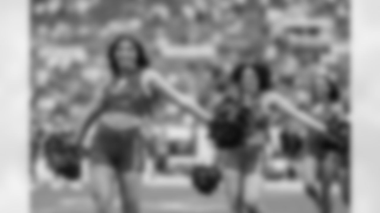 TAMPA, FL - December 07, 2025 - The Tampa Bay Buccaneers and New Orleans Saints during a regular season game at Raymond James Stadium. The Bucs lost the game, 24-20. Photo By Kyle Zedaker/Tampa Bay Buccaneers